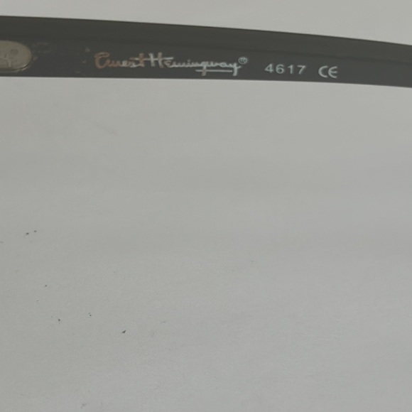 Ernest Hemmingway Eyeglass Frames Lenses are prescription need to be replaced - Picture 4 of 8